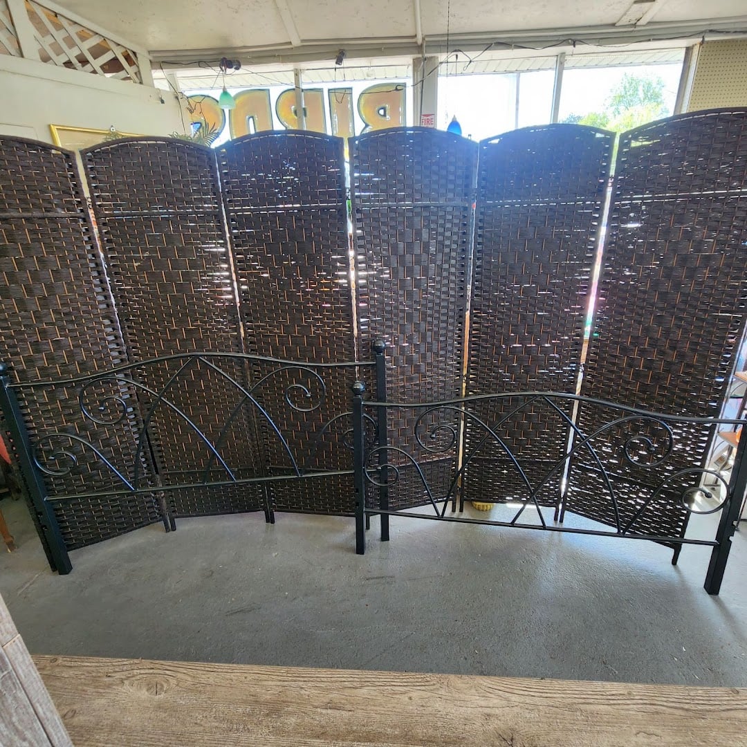 Queen size bed headboard and footboard. Rails are included $100.00