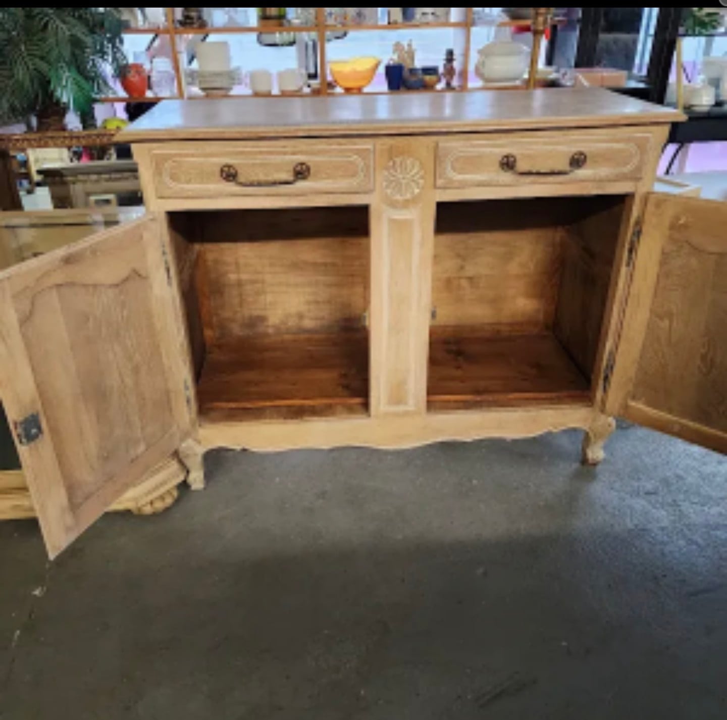 Style Sideboard / Buffet