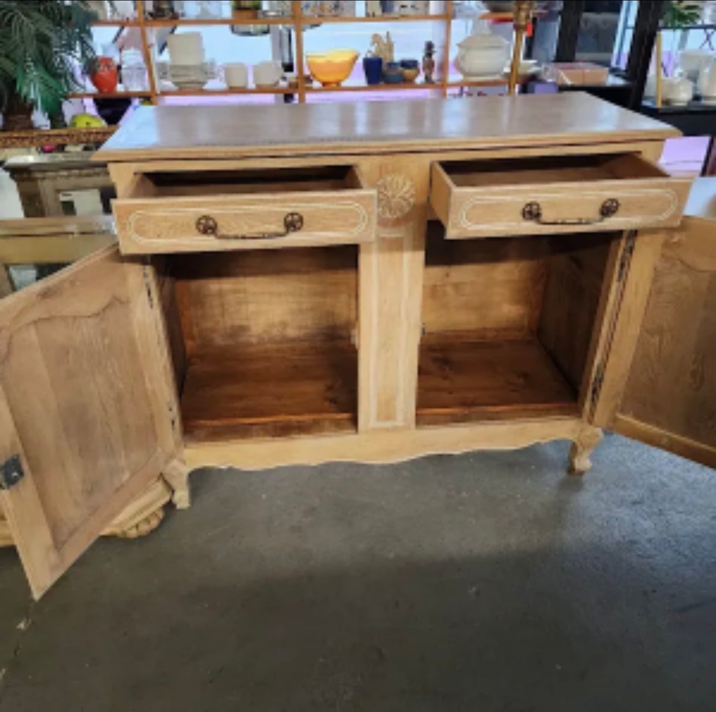 Style Sideboard / Buffet