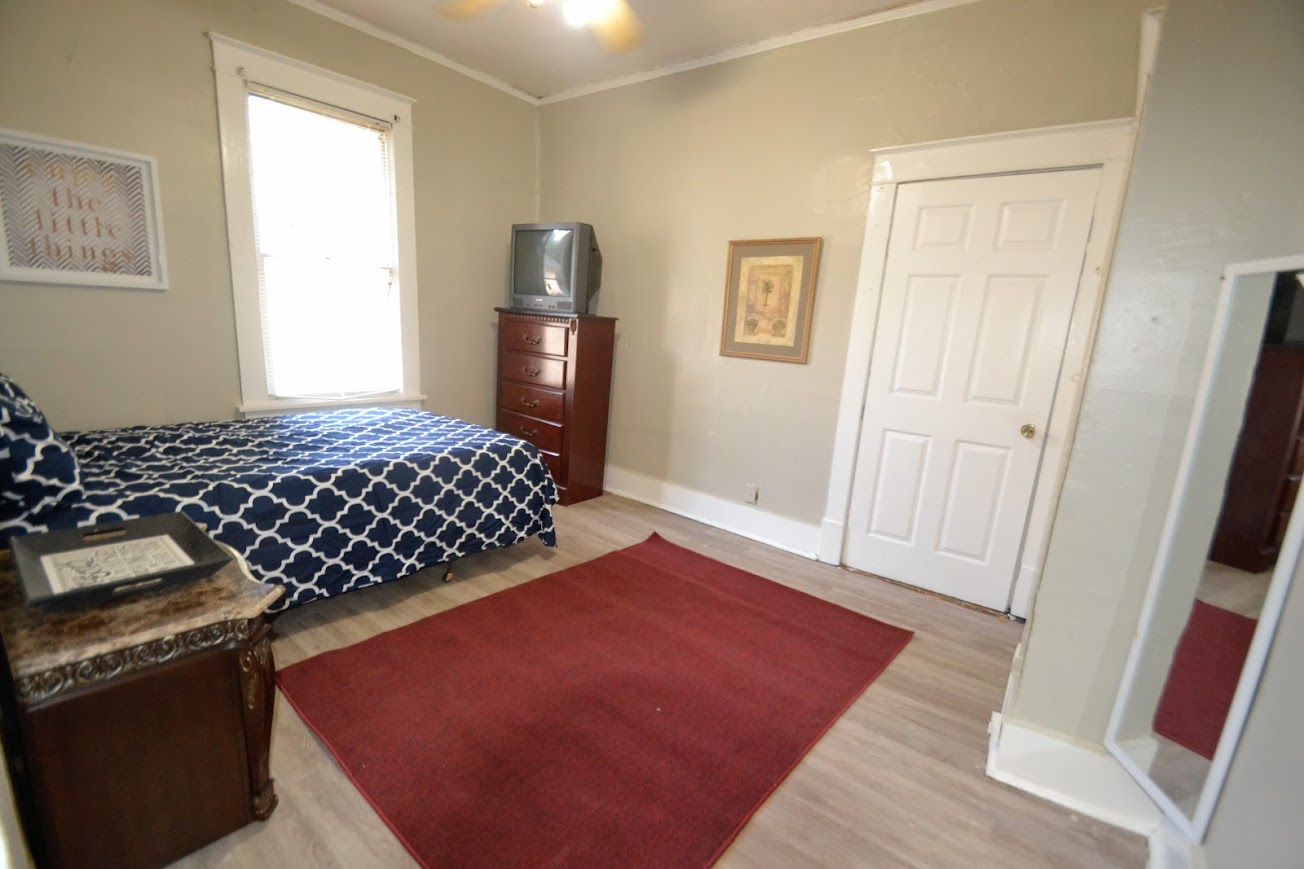This is a Standard Room. Background Checks and Virtual Interviews Are Not Required! (Room ID: MT-G1E1SL1)