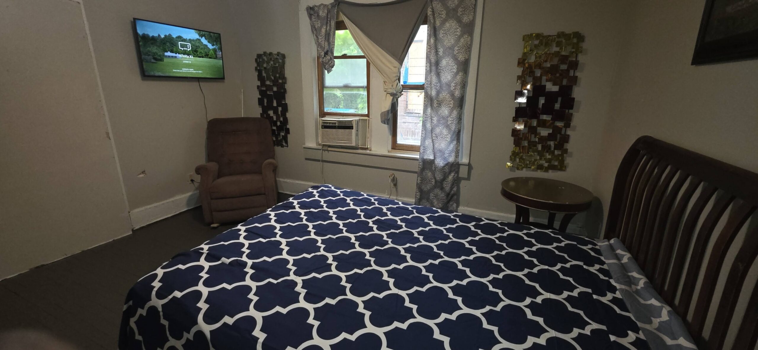 Spacious and comfortable private room available for $145 weekly or $550 monthly (Room ID: MT-G5G1SM8)