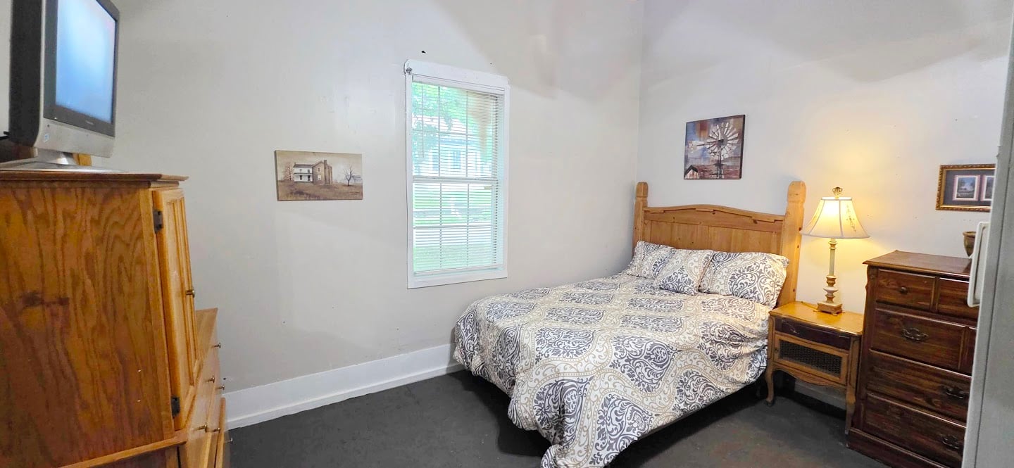 Covington, TN – Clean & Quiet Private Room for Rent – $160 Weekly / $600 Monthly (Room ID: MT-G9G1SY5)
