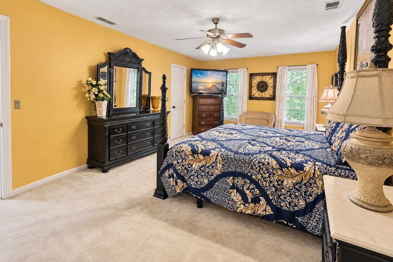 Norcross, GA – Quiet, Beautiful, and Private Room with Personal Bathroom for Rent – $290Weekly / $1,100 Monthly (Room ID: AG-G10G1PY5)
