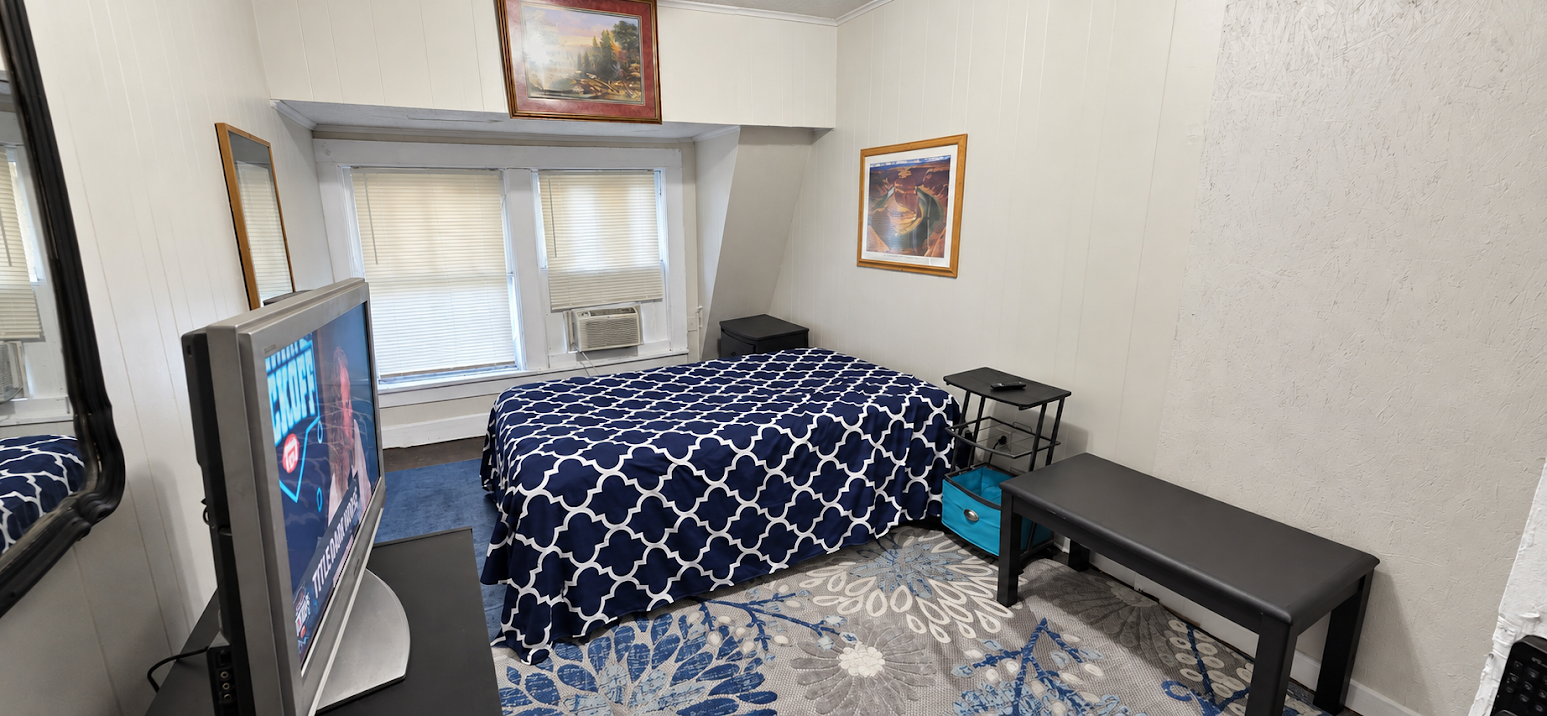 Memphis, TN –  Private AND Spacious Room available for $145 weekly or $550 monthly (Room ID: MT-G6G1SR2)
