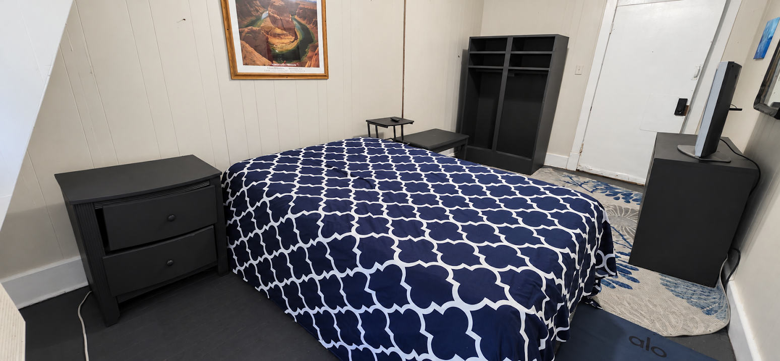 Memphis, TN –  Private AND Spacious Room available for $145 weekly or $550 monthly (Room ID: MT-G6G1SR2)