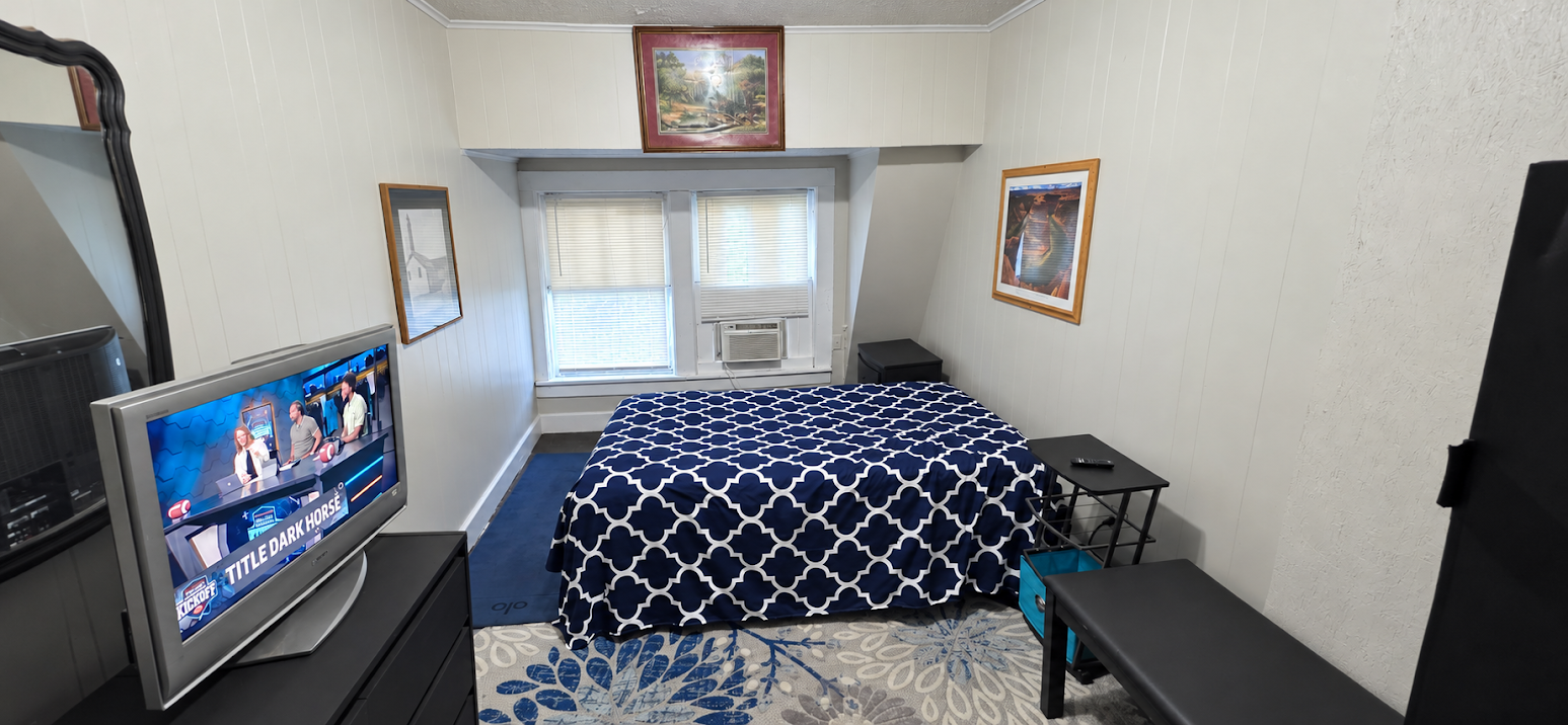 Memphis, TN –  Private AND Spacious Room available for $145 weekly or $550 monthly (Room ID: MT-G6G1SR2)